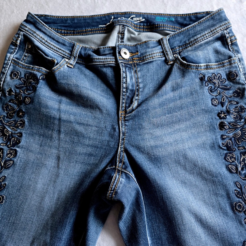 INC International Concepts Curvy Fit Skinny Leg Floral Embroidered Jeans 10 - Picture 8 of 14